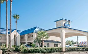 Days Inn & Suites By Wyndham Winnie